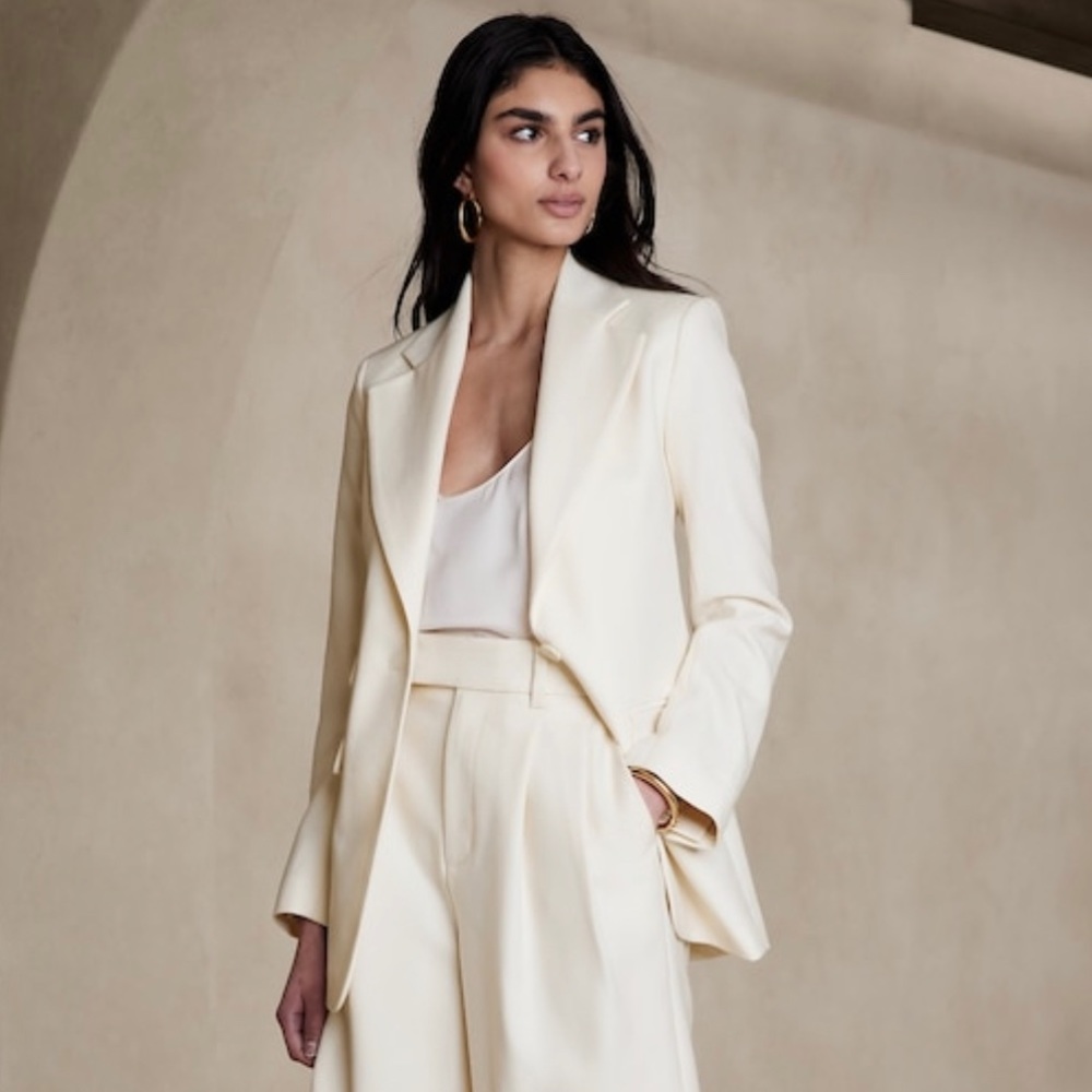 NWT Never Worn Banana Republic Lido Blazer in Cream - Size 14P, Current Season